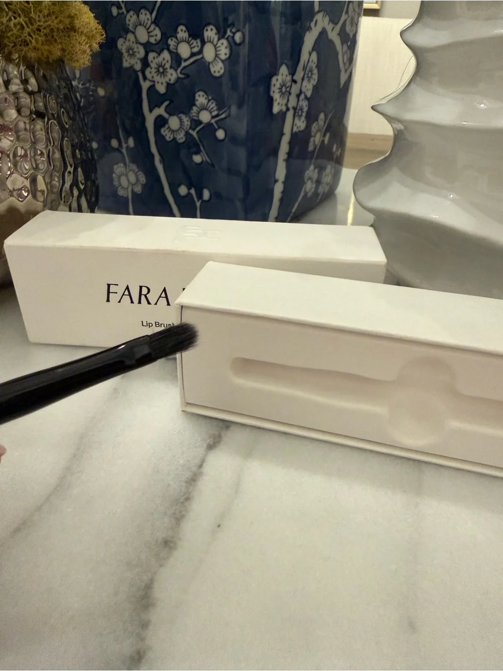 Fara Homidi Lip  Brush